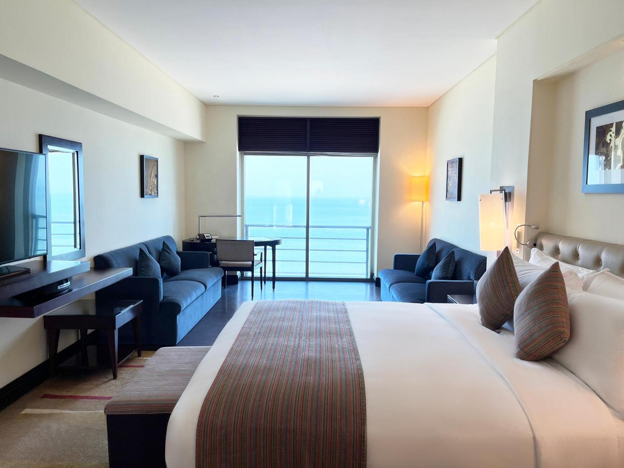 Sofitel Al Khobar The Corniche Hotel Eksteriør billede A room at the hotel