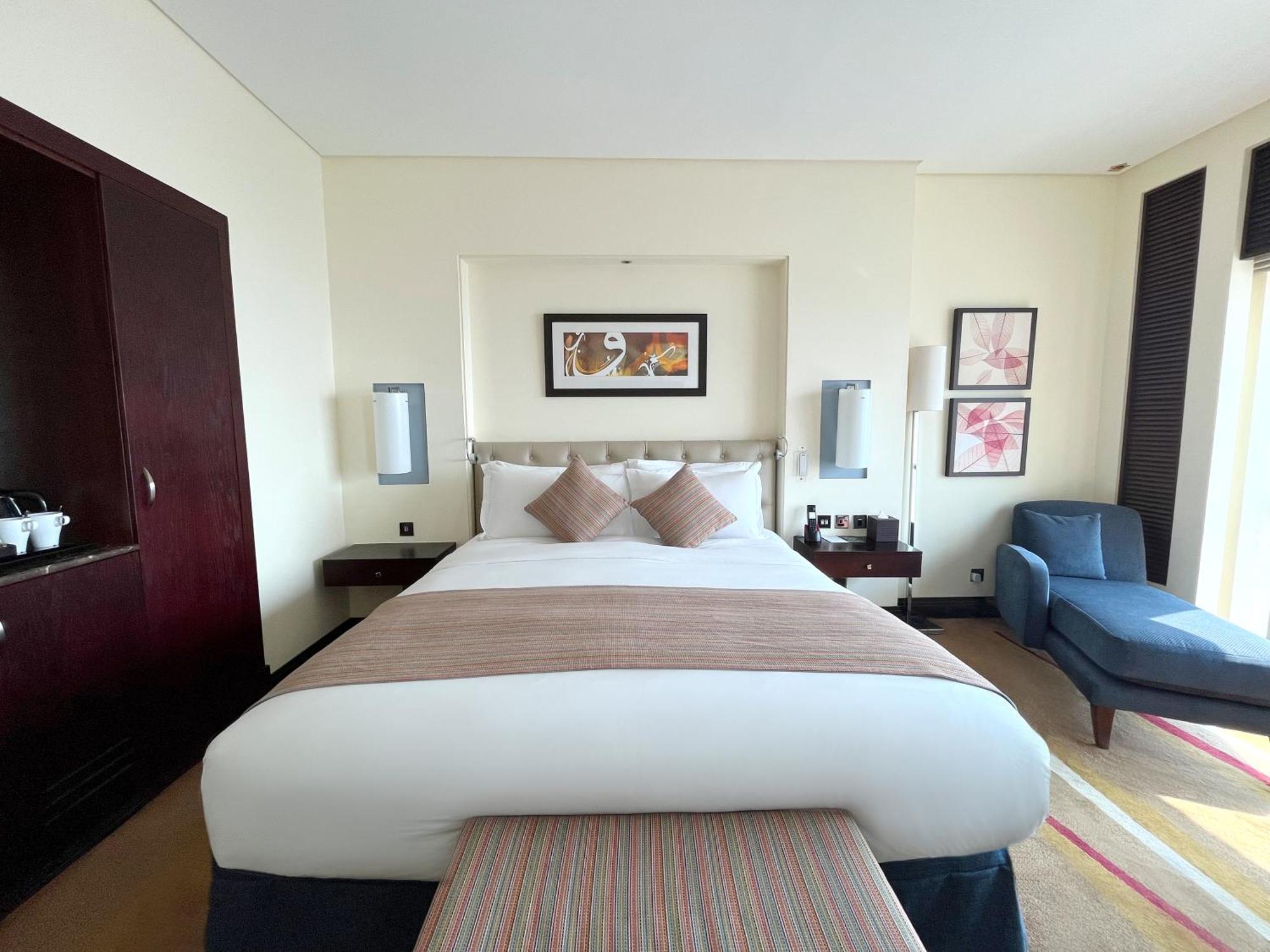 Sofitel Al Khobar The Corniche Hotel Eksteriør billede A bedroom at the hotel