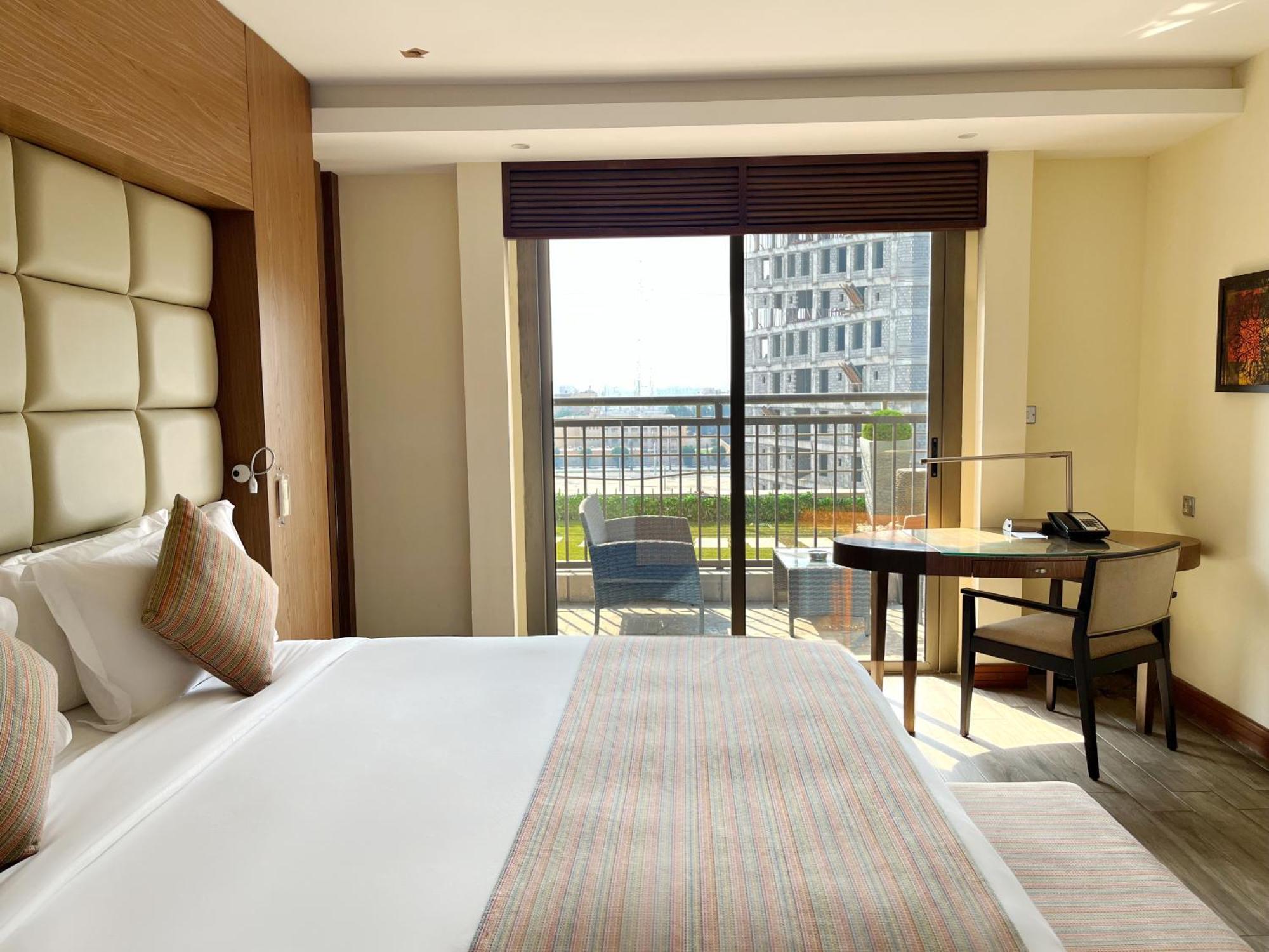 Sofitel Al Khobar The Corniche Hotel Eksteriør billede A room at the hotel