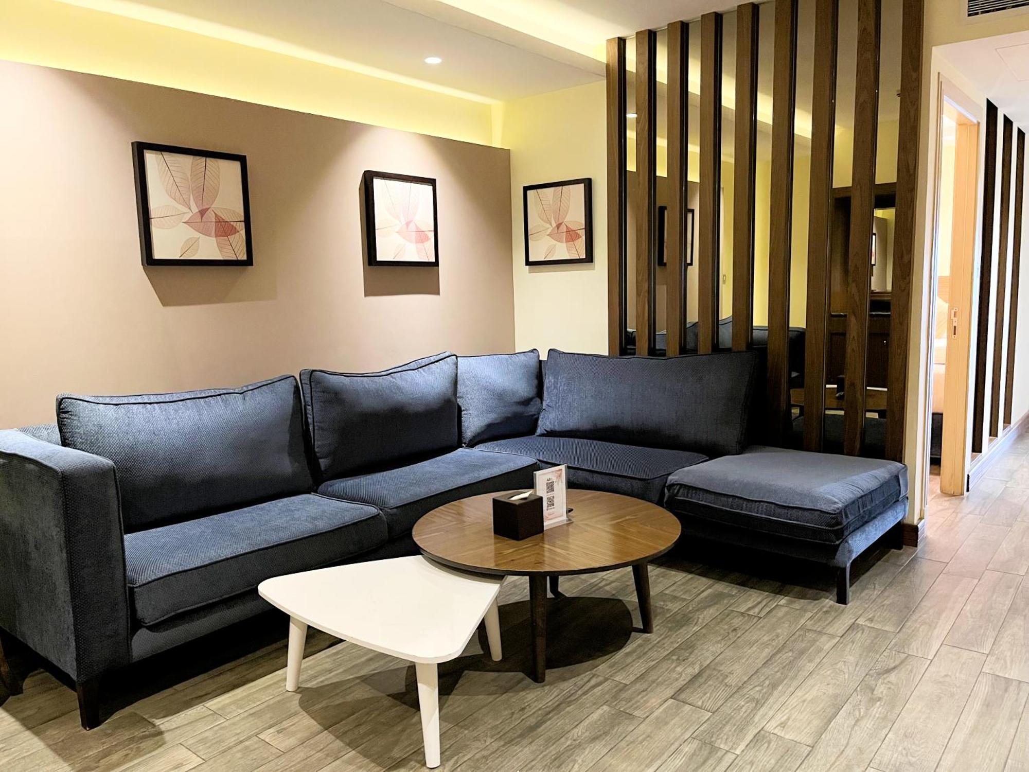 Sofitel Al Khobar The Corniche Hotel Eksteriør billede The waiting room at the clinic