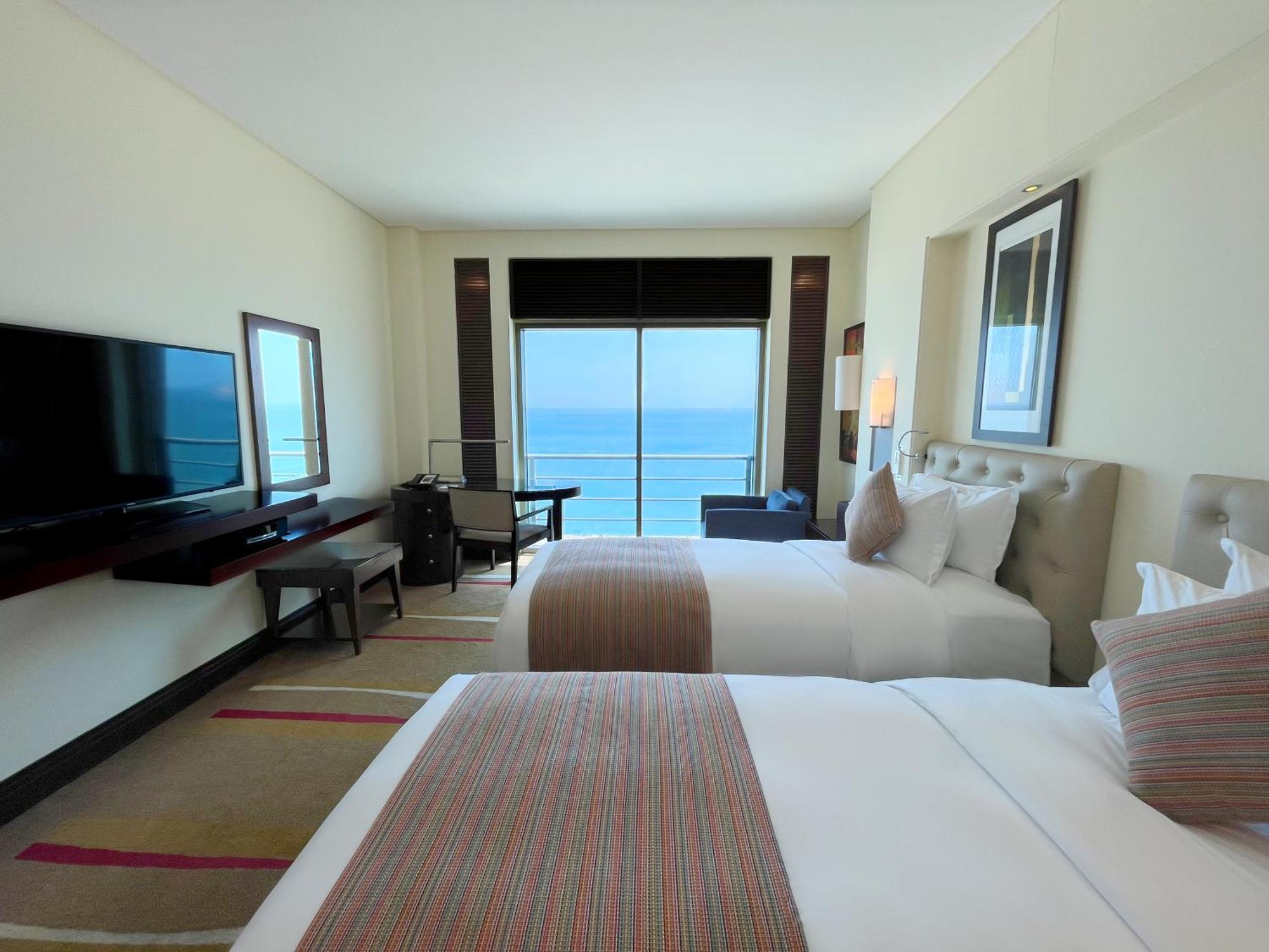 Sofitel Al Khobar The Corniche Hotel Eksteriør billede A room at the hotel