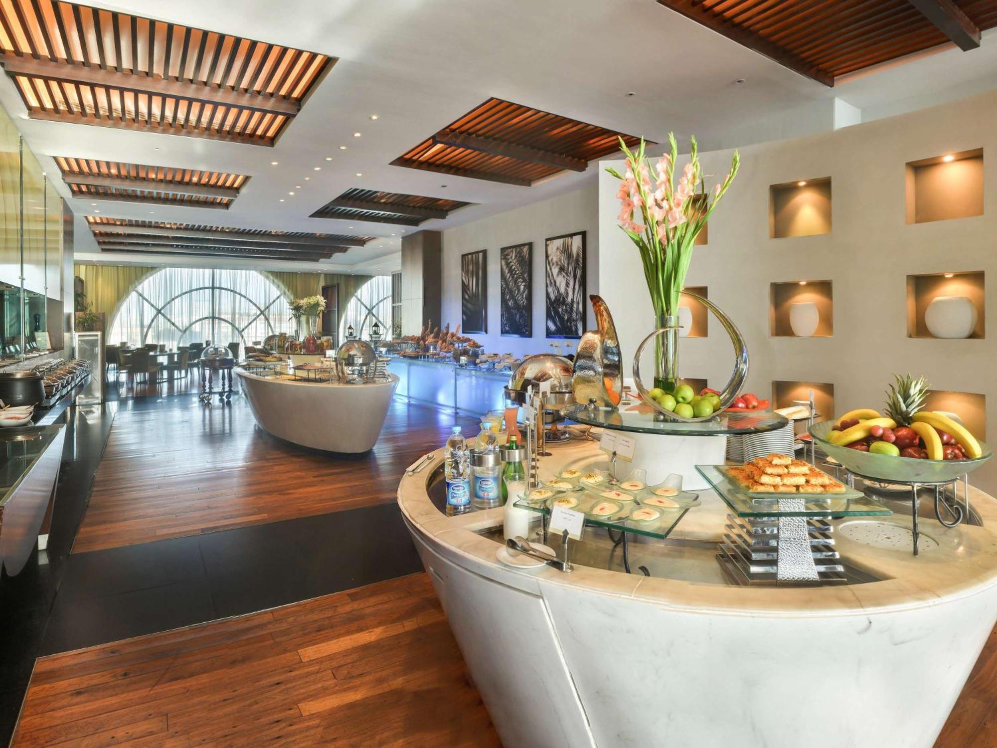 Sofitel Al Khobar The Corniche Hotel Eksteriør billede The restaurant
