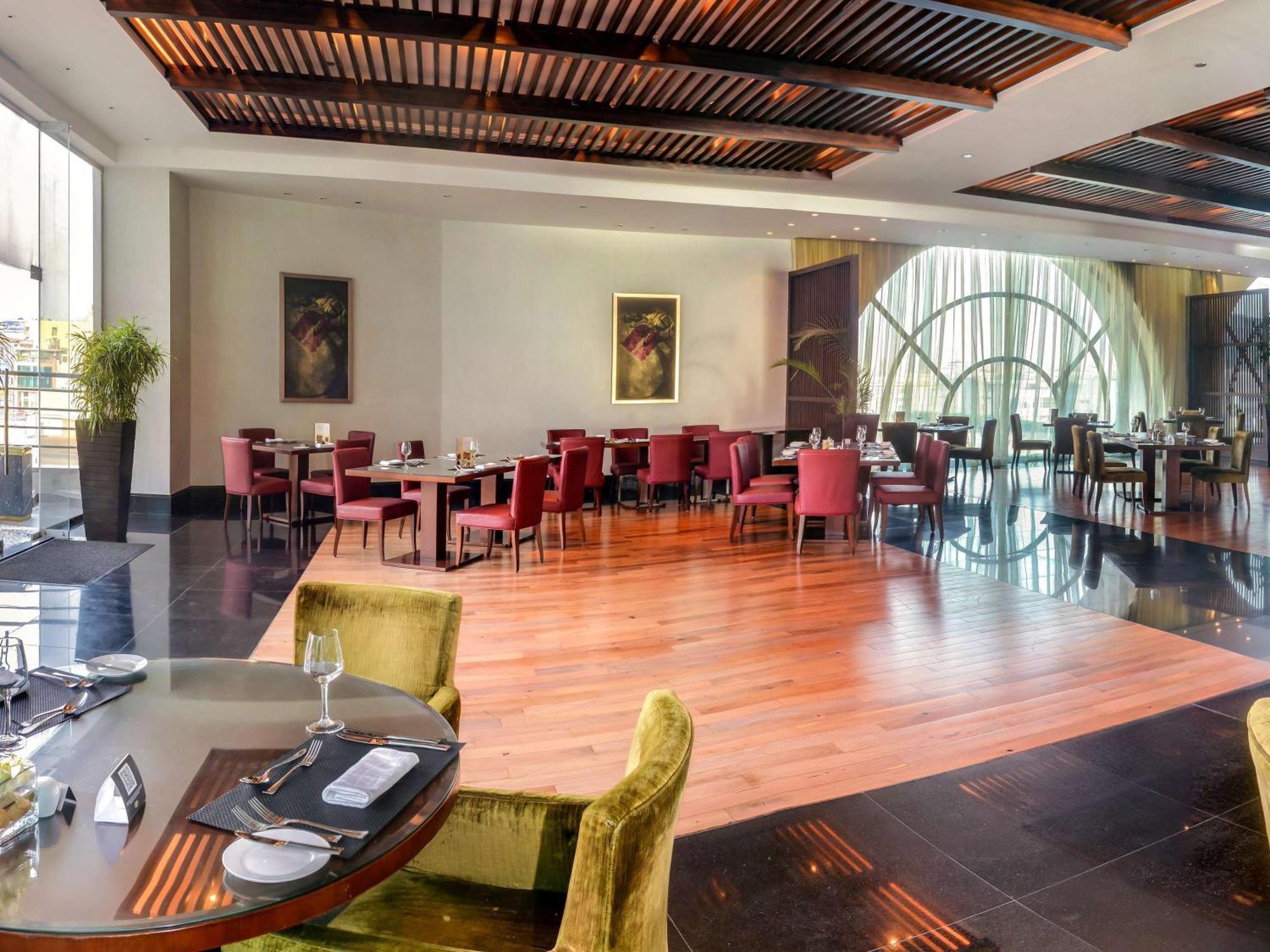 Sofitel Al Khobar The Corniche Hotel Eksteriør billede The restaurant