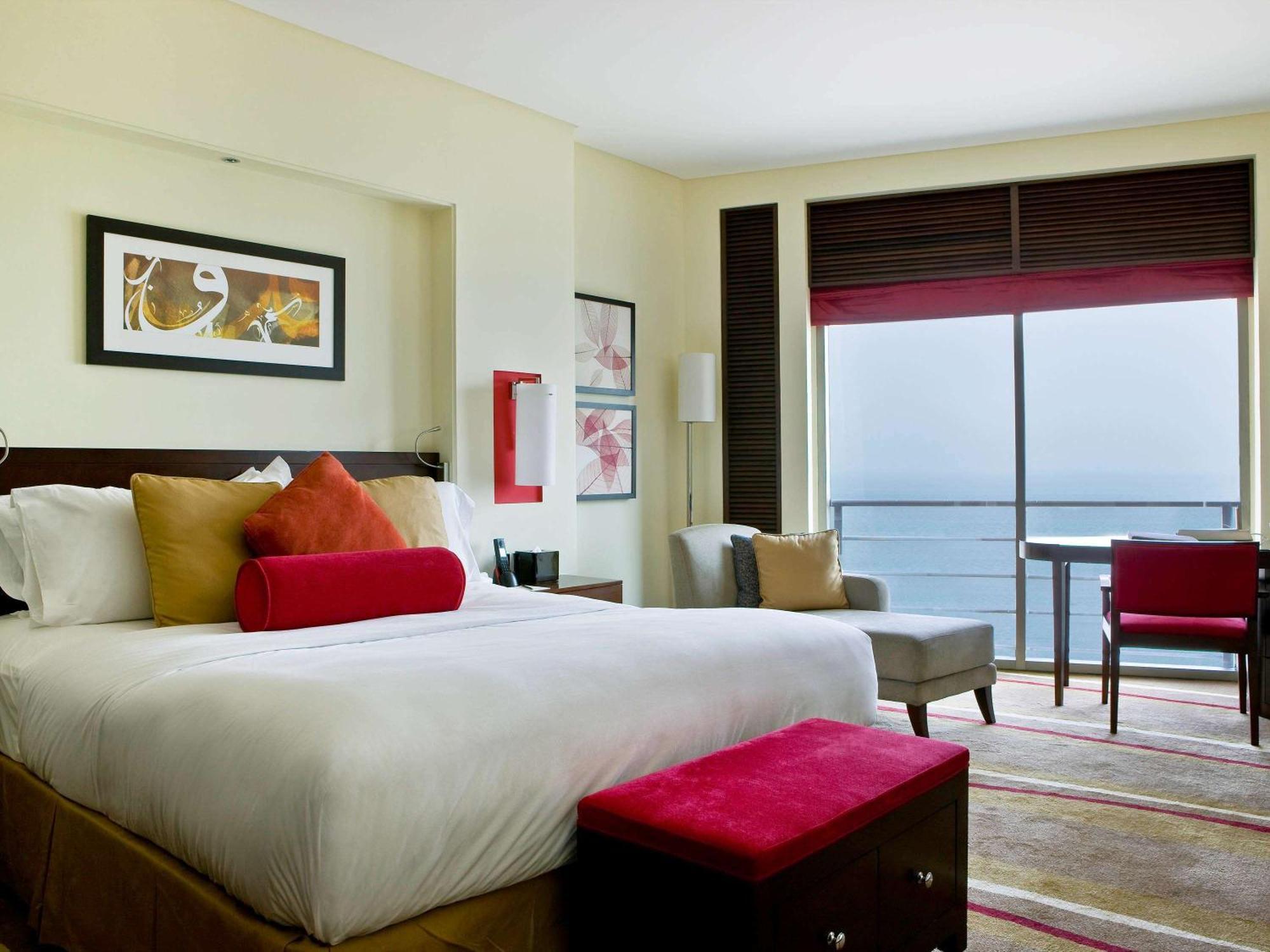 Sofitel Al Khobar The Corniche Hotel Eksteriør billede A guest room at the hotel