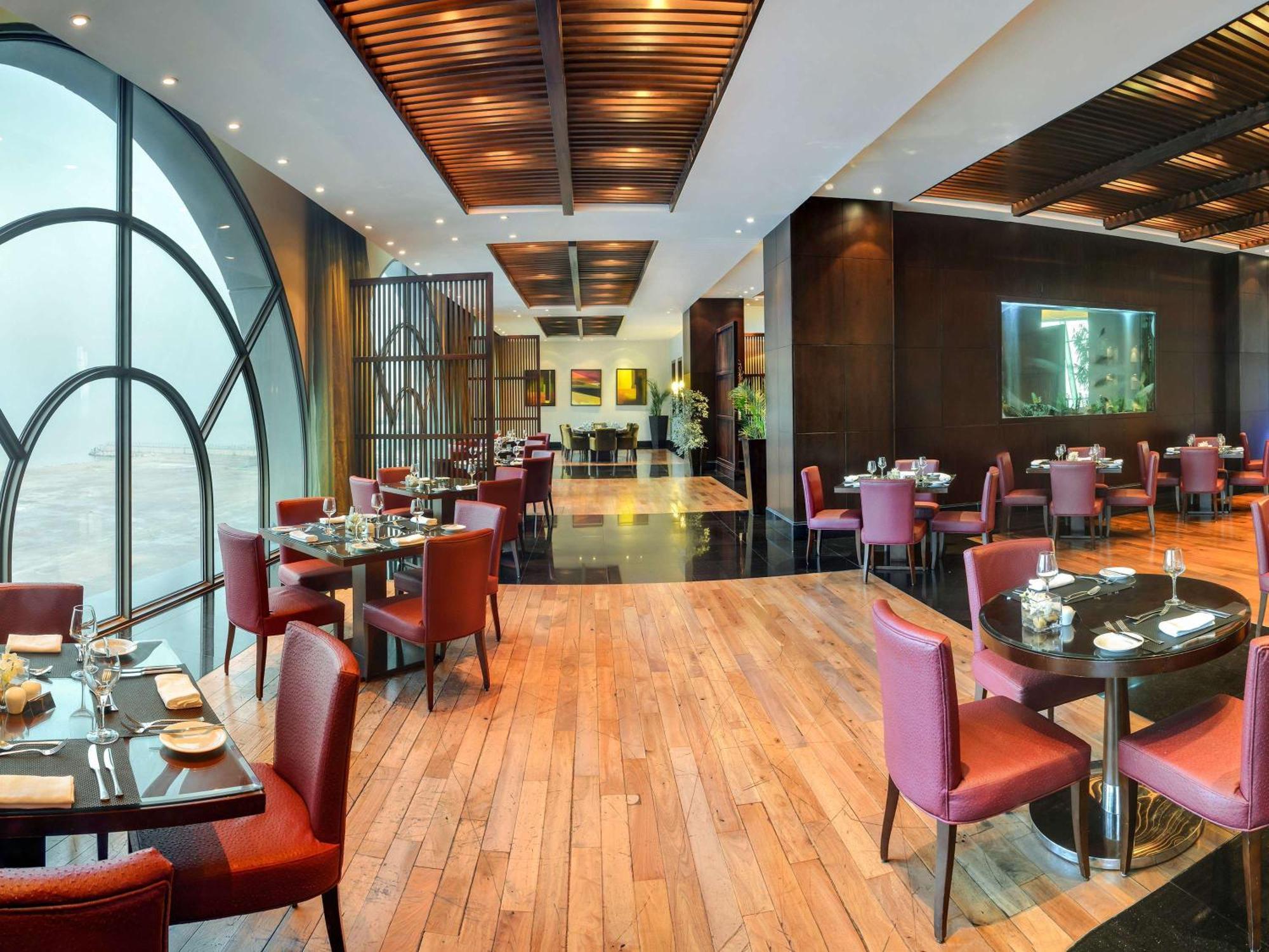 Sofitel Al Khobar The Corniche Hotel Eksteriør billede The restaurant