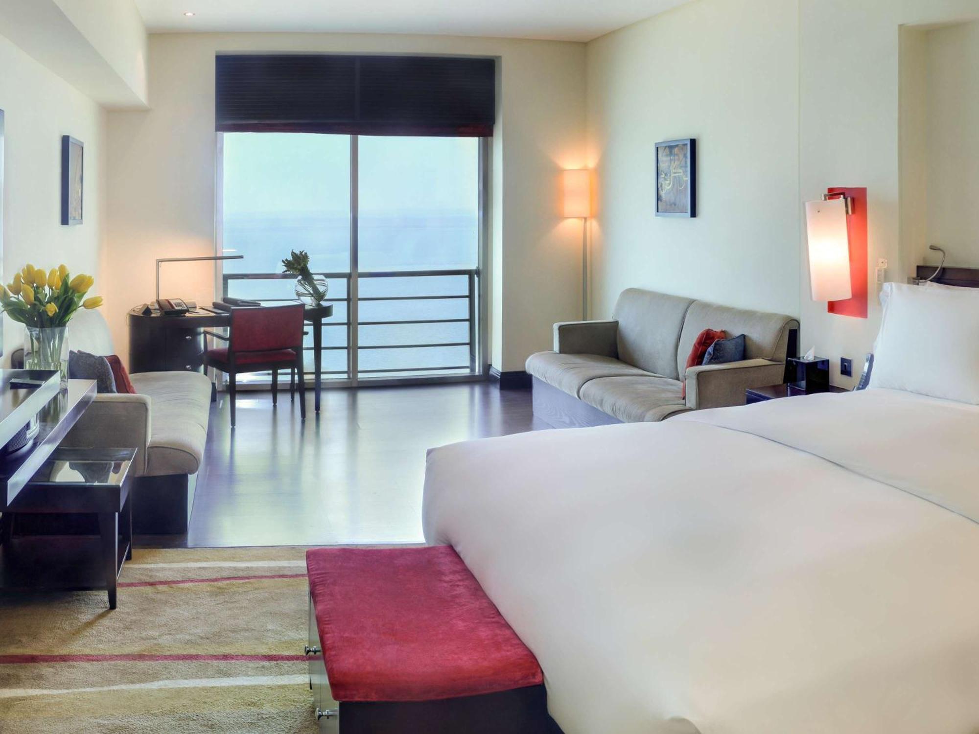 Sofitel Al Khobar The Corniche Hotel Eksteriør billede A typical room at the hotel