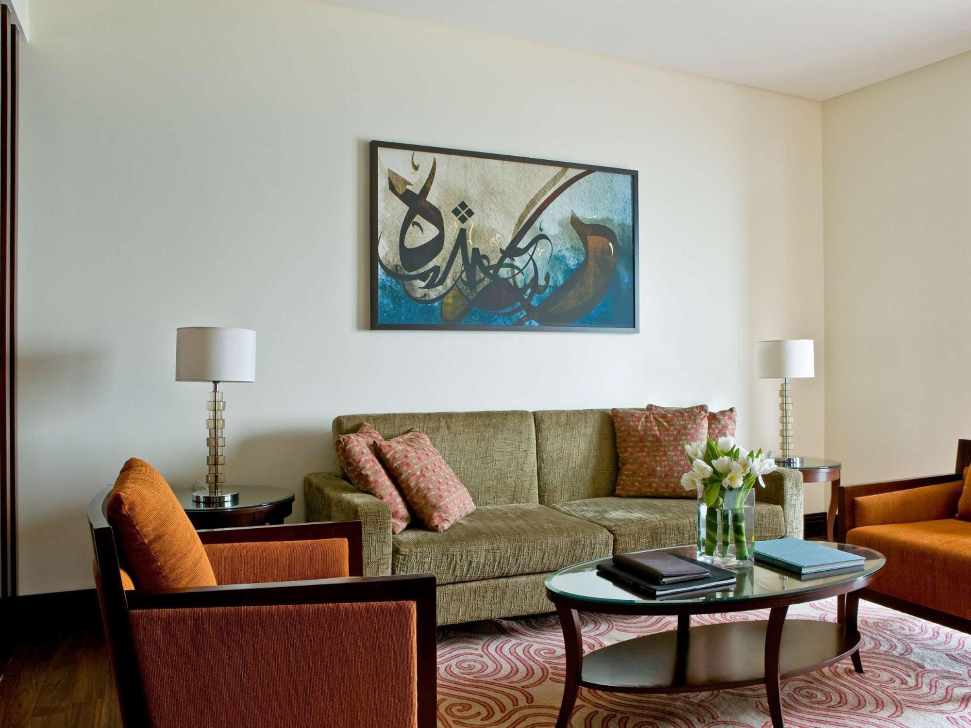 Sofitel Al Khobar The Corniche Hotel Eksteriør billede A living room at the Ritz-Carlton, Dubai