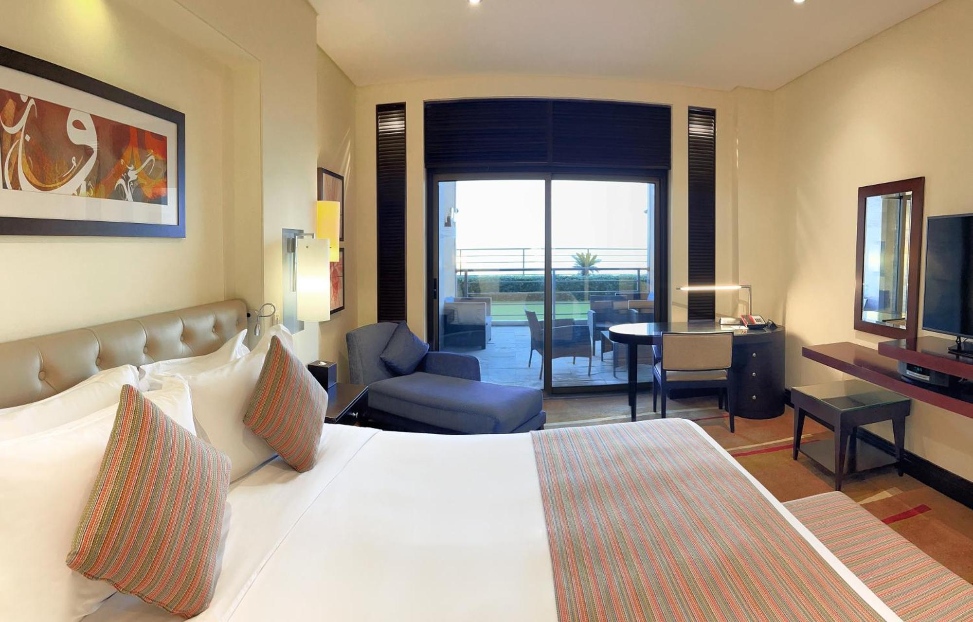 Sofitel Al Khobar The Corniche Hotel Eksteriør billede A room at the Taj Bengal