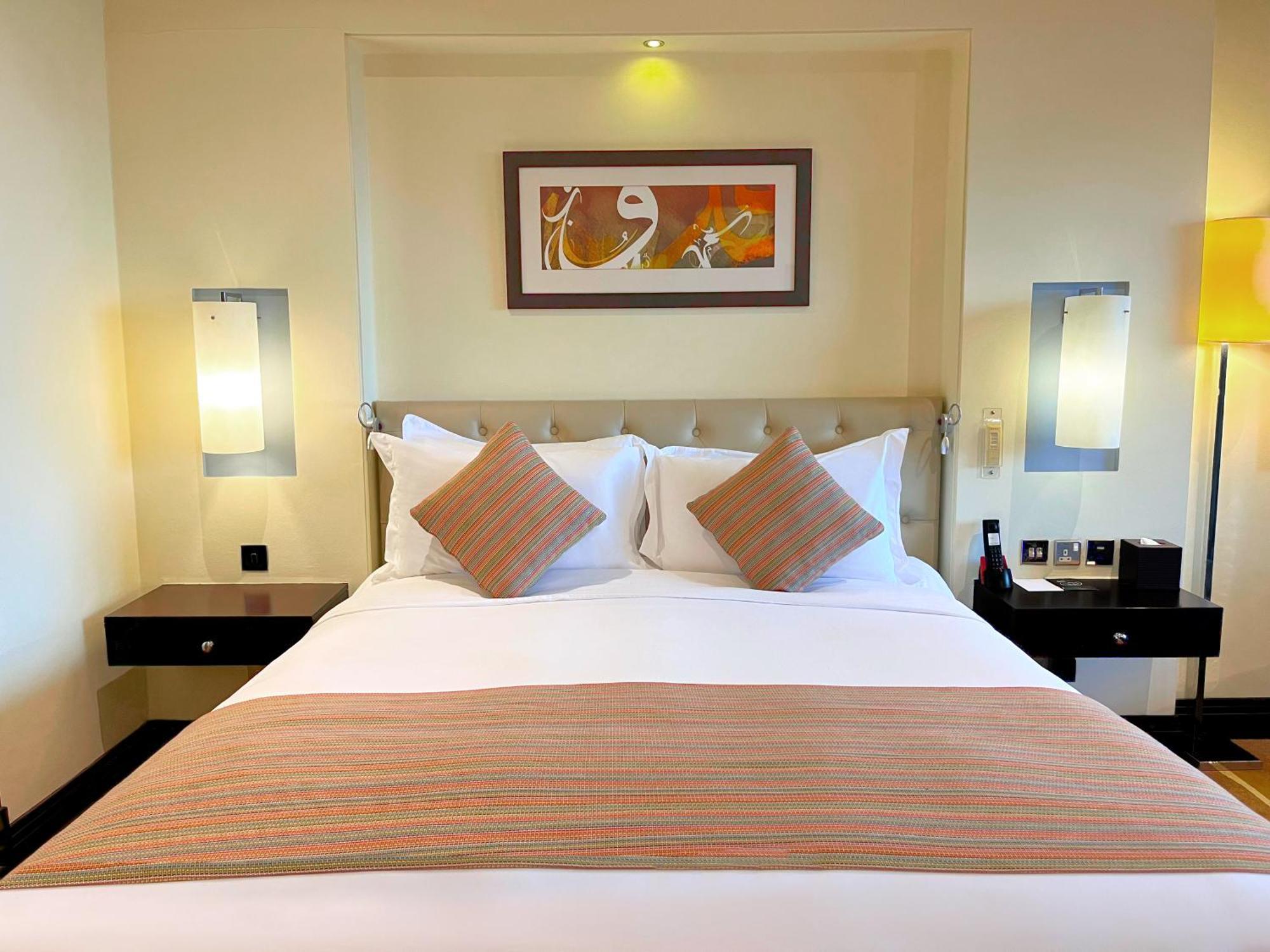 Sofitel Al Khobar The Corniche Hotel Eksteriør billede A bedroom at the hotel