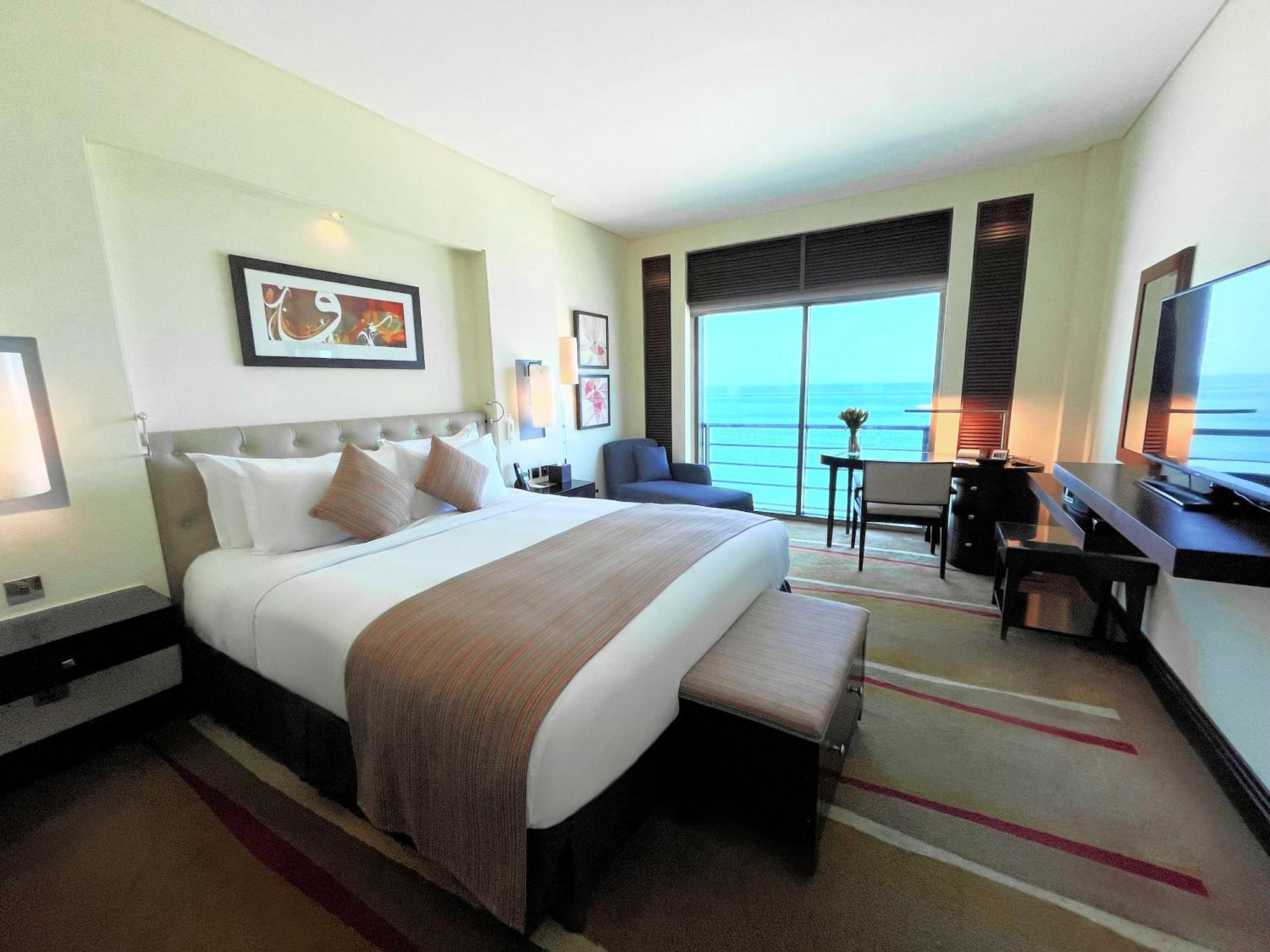 Sofitel Al Khobar The Corniche Hotel Eksteriør billede A guest room at the hotel